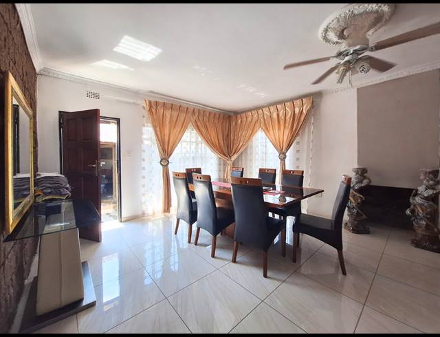 9 BEDROOM HOUSE FOR SALE IN GELUKSDAL